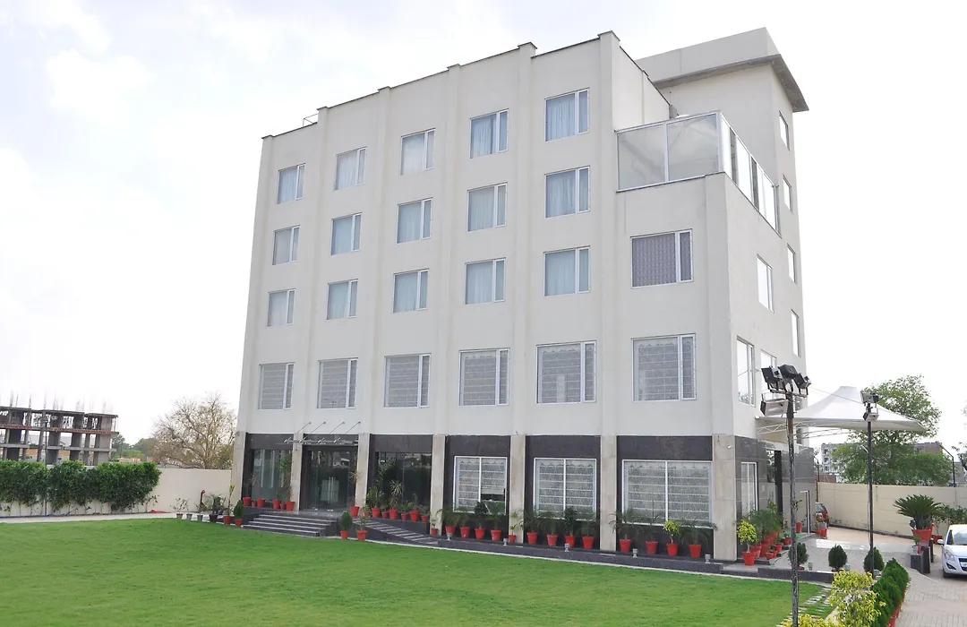 Hotel The Royal Bharti-1