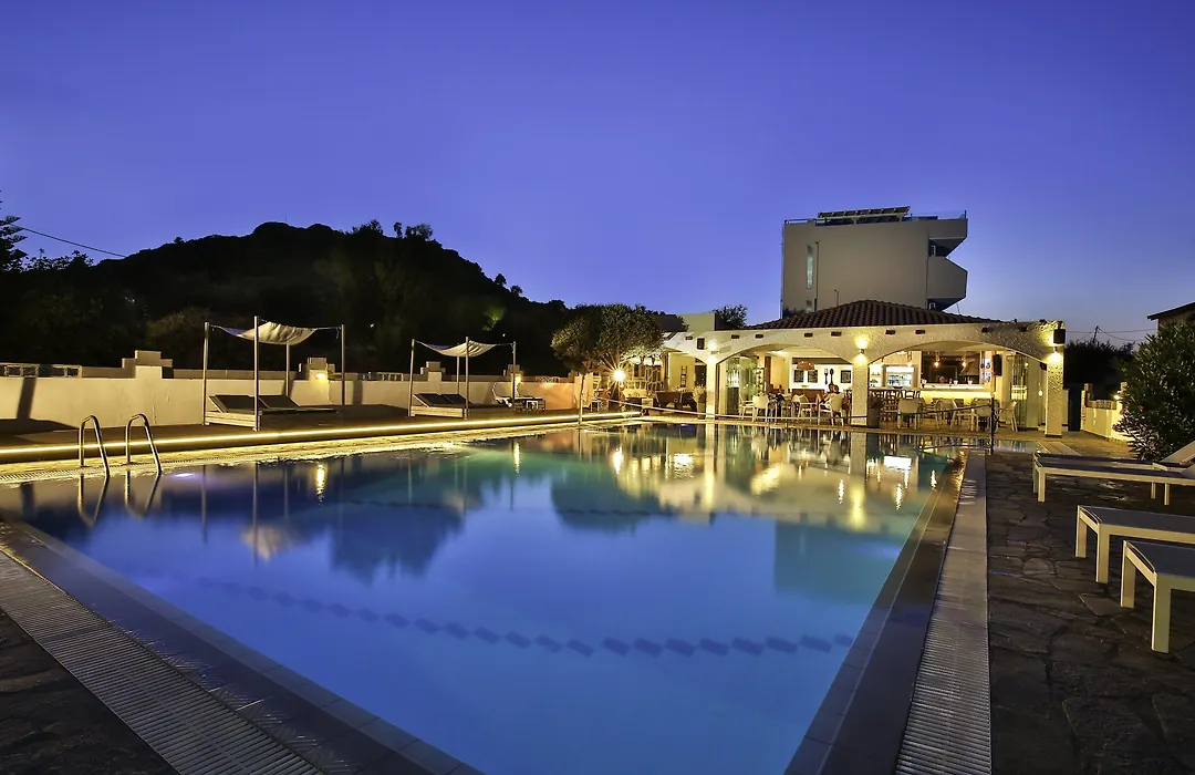 Malibu Studios & Bungalows-1