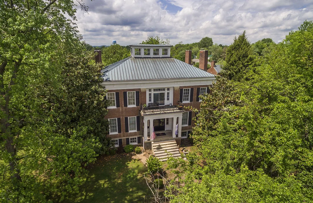 Bourbon Manor Bed & Breakfast Inn-1