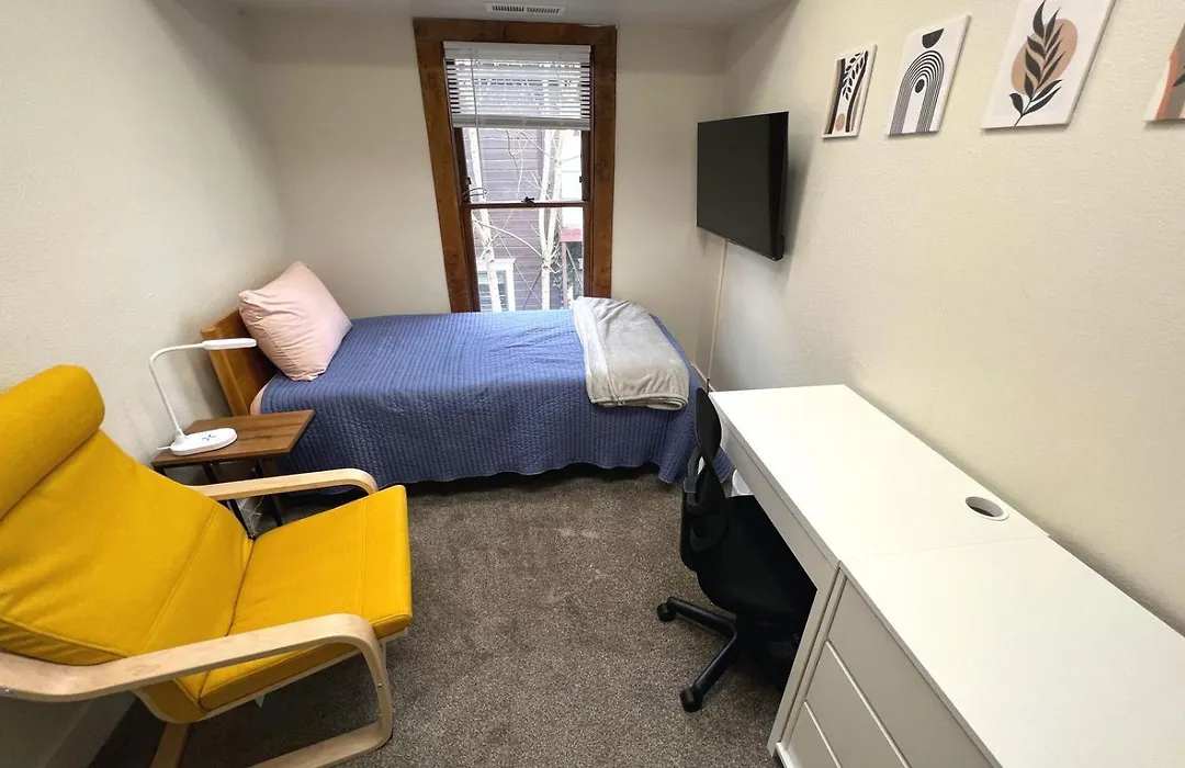 376 Eugene Guest Rooms-1