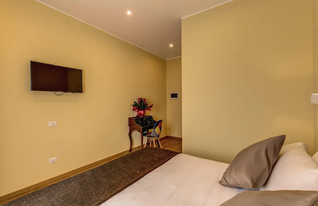 Top Floor Colosseo Guesthouse-1