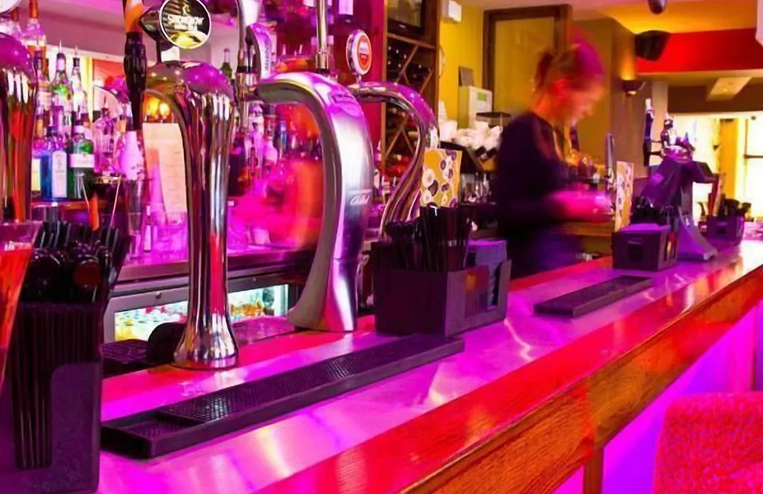 The Lounge Hotel & Bar-1
