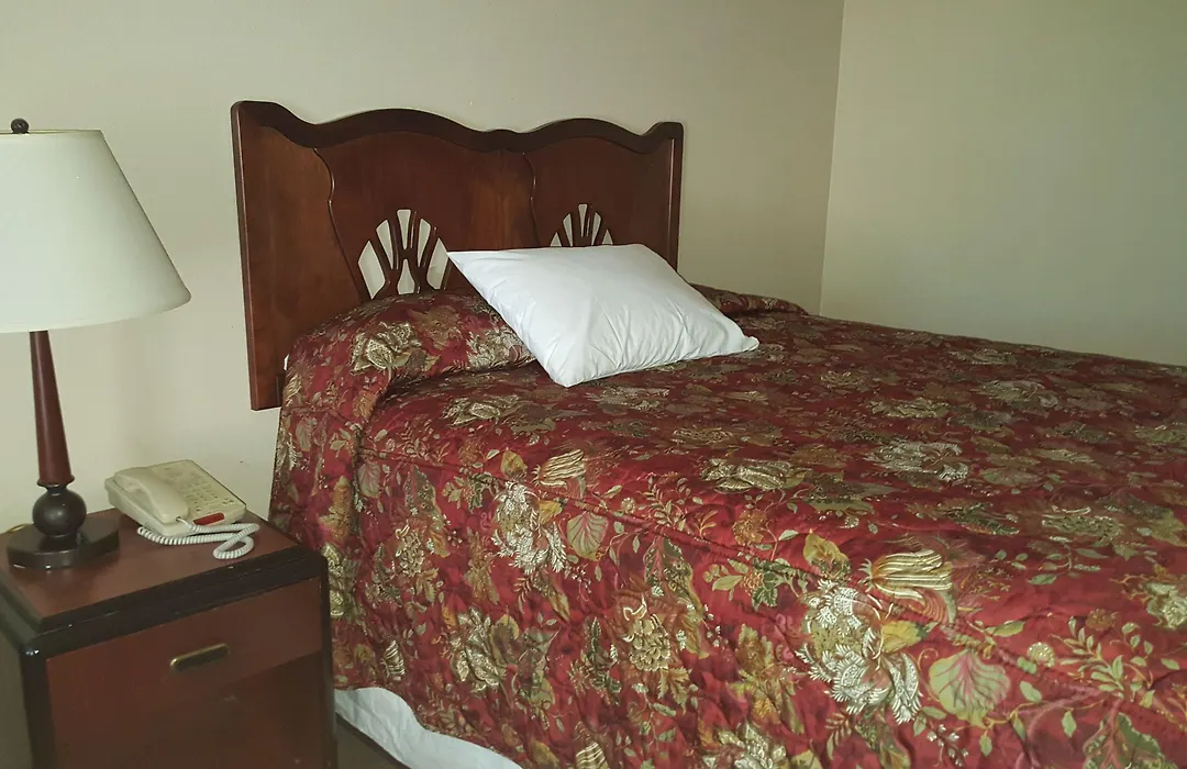 Smokey Point Motor Inn-1