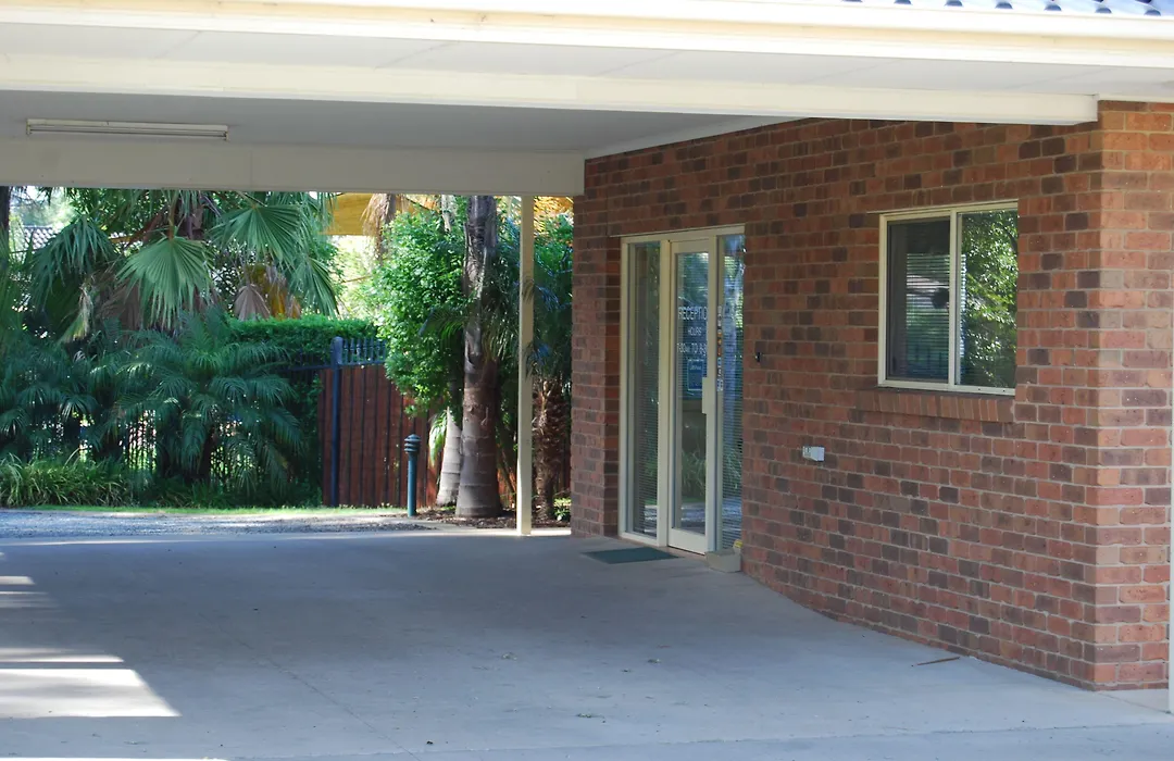 Sportsmans Motor Inn-1
