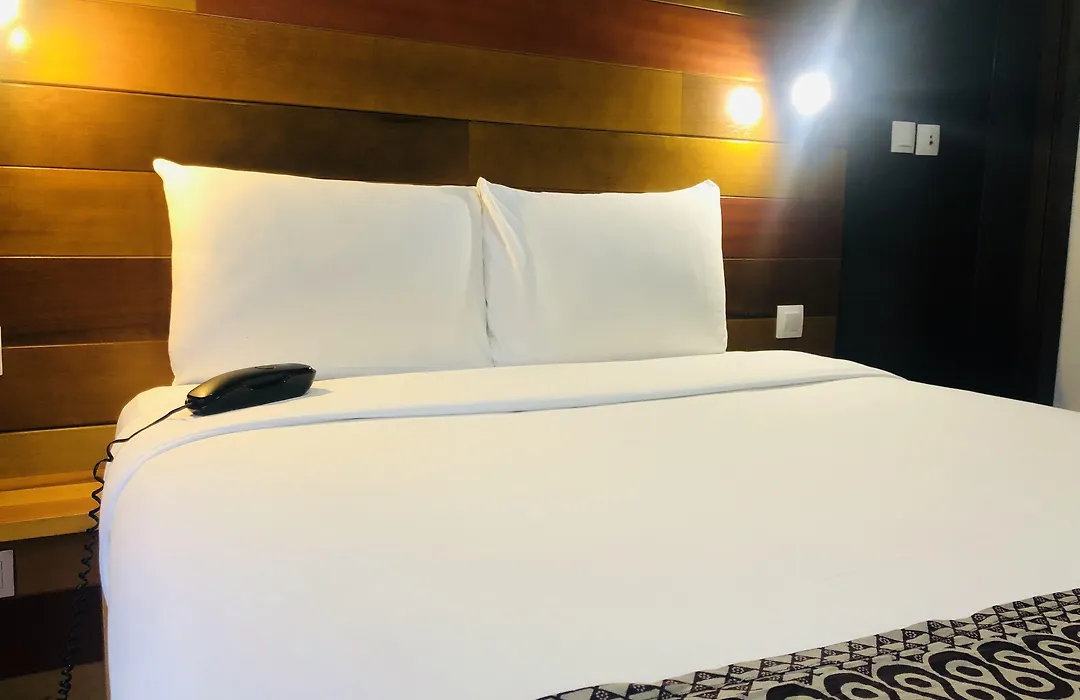 Detente Hotel-1