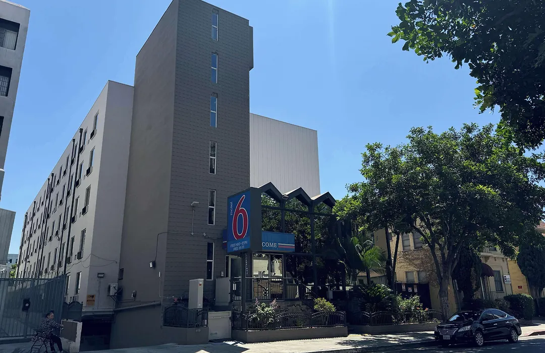 Motel 6 Hollywood-1