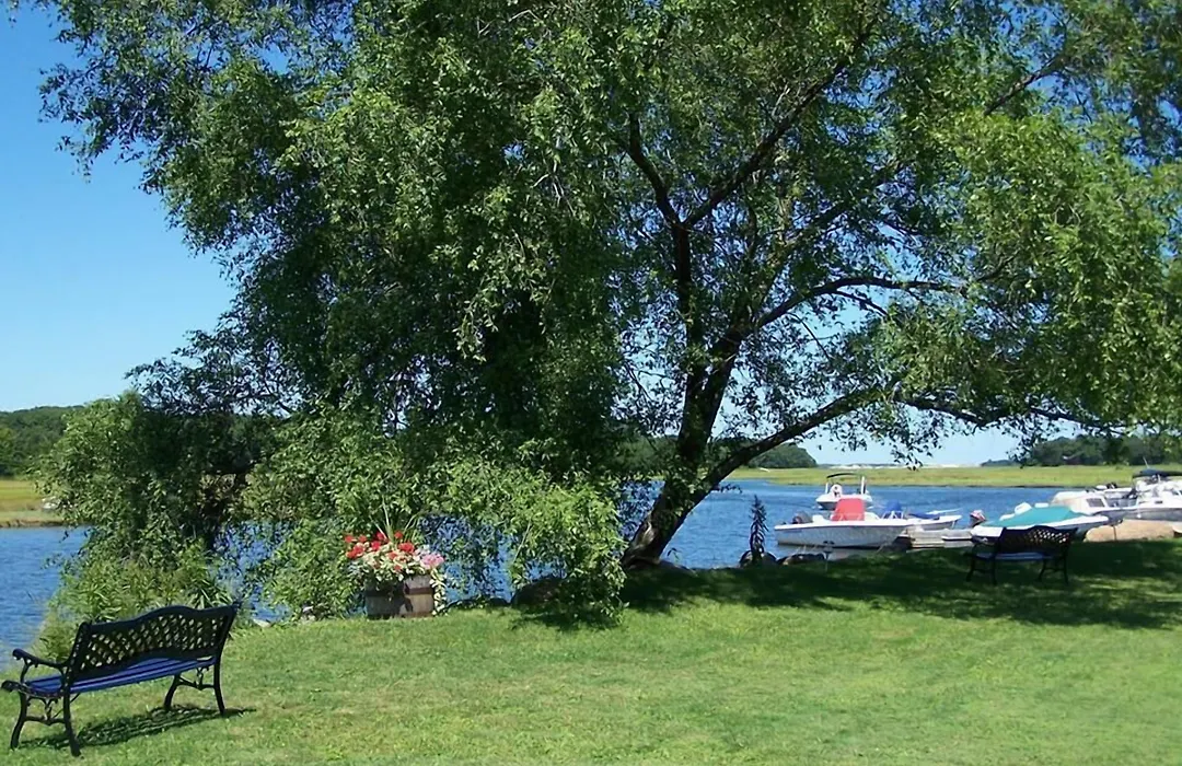 Shea'S Riverside Inn & Motel-1