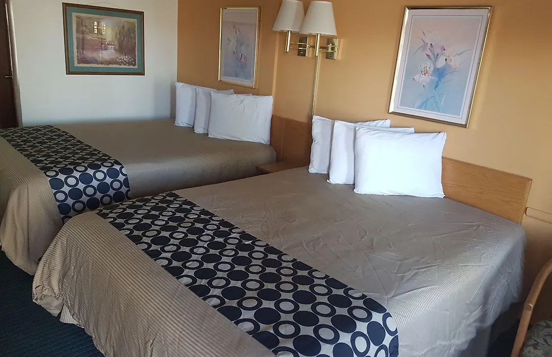 Split Mountain Motel-1