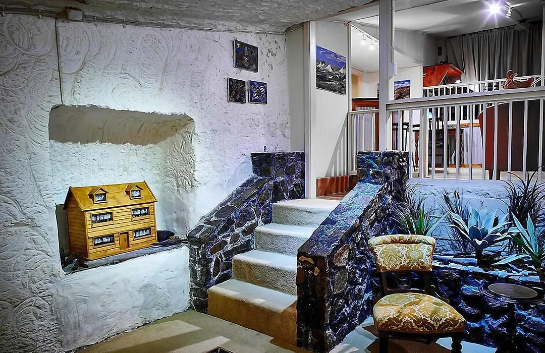 Underground Bed & Breakfast-1