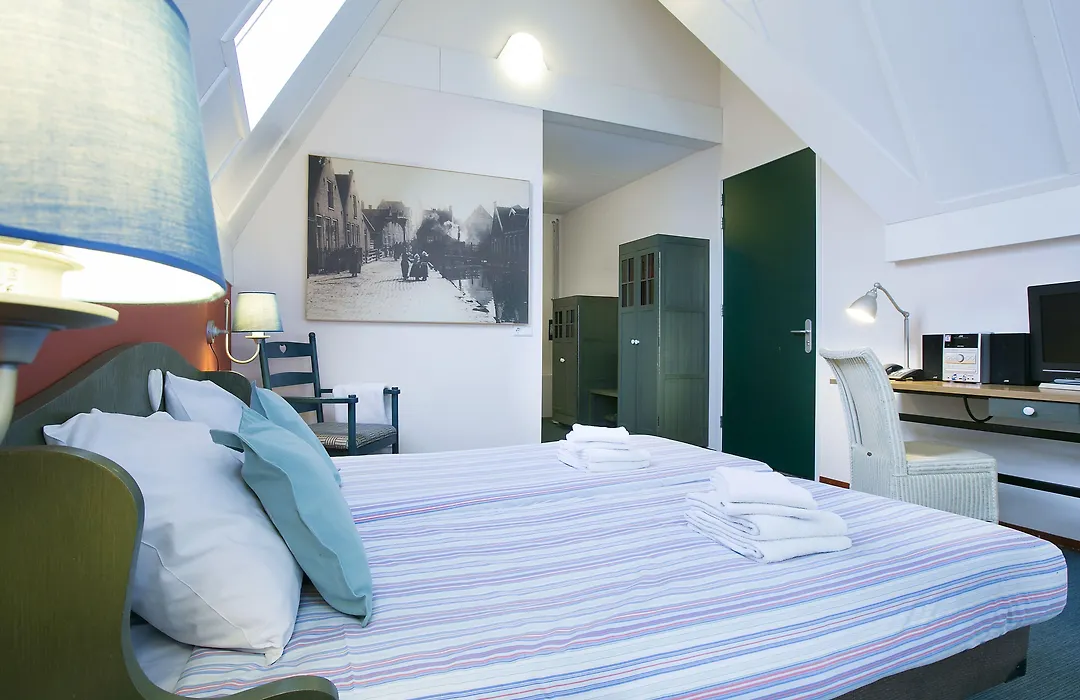 Roompot Hotel Marinapark Volendam-1