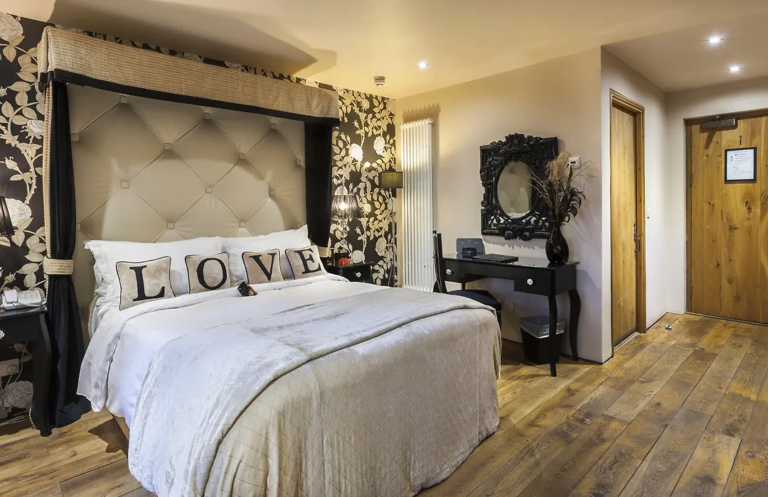 Glenskirlie Castle Hotel-1