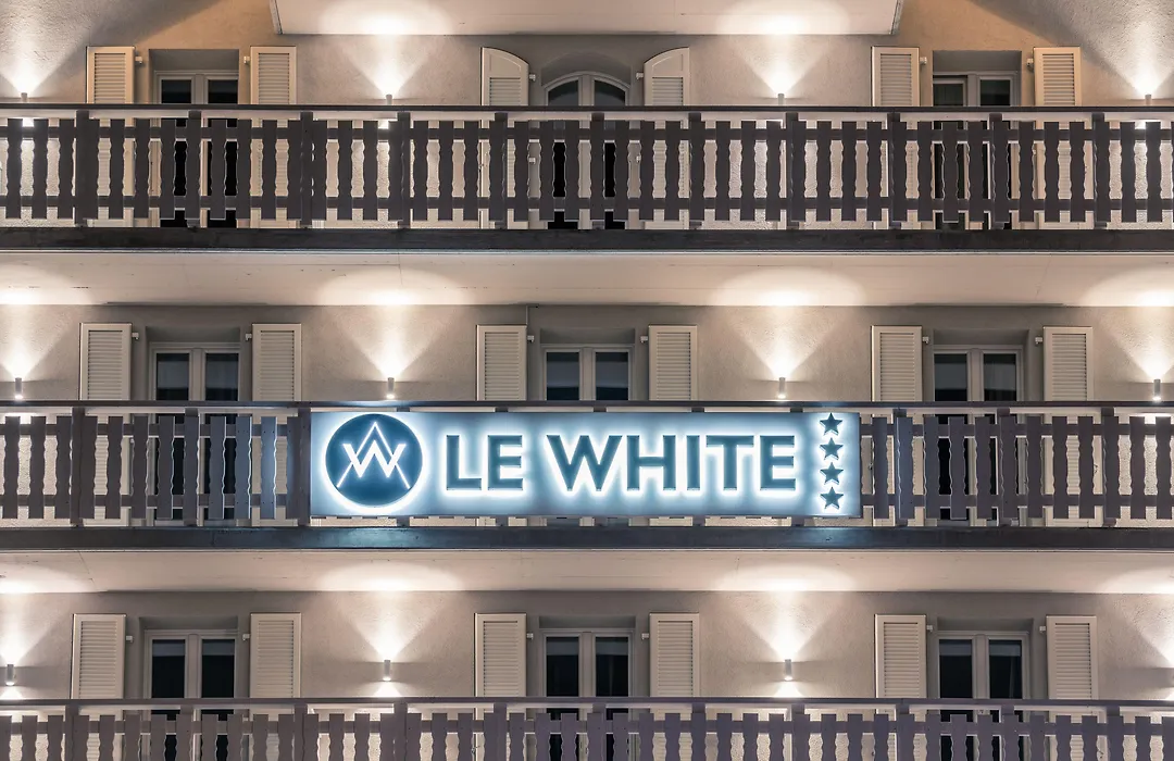 Hotel Le White - Le 42 Restaurant-1