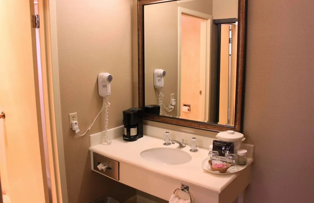 Columbus Inn-1