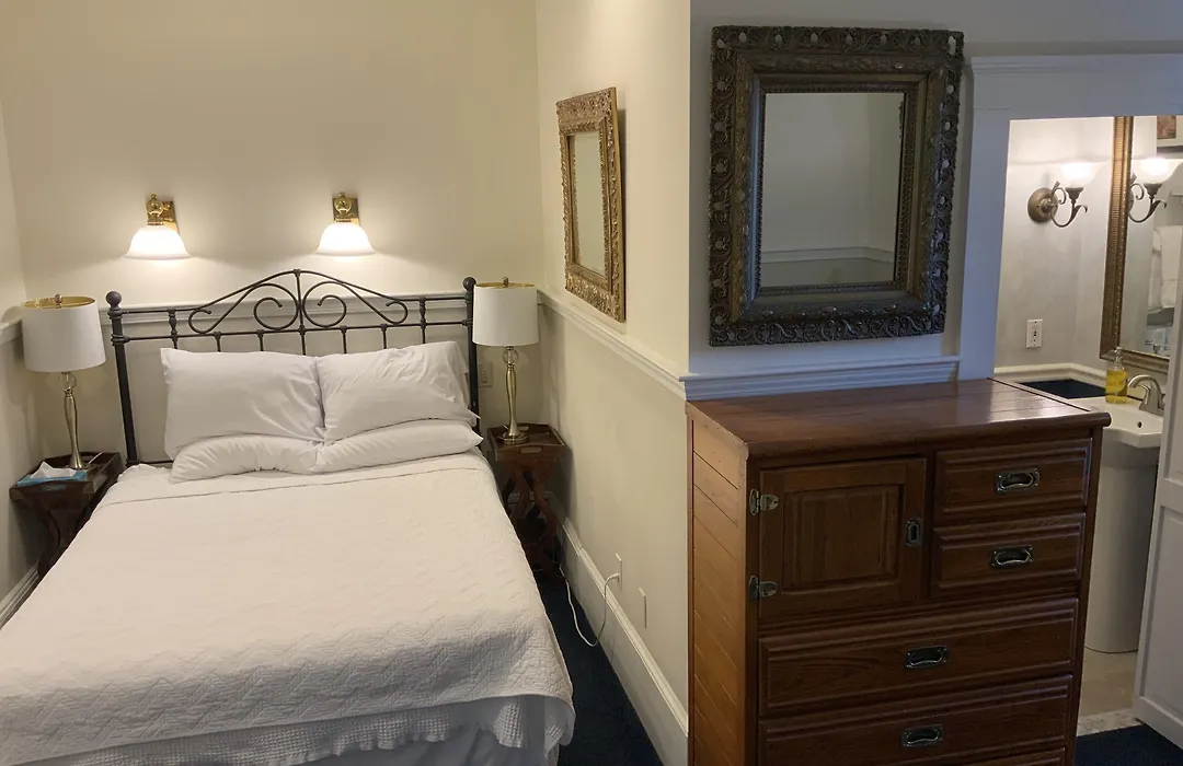 Brasswood Inn-1
