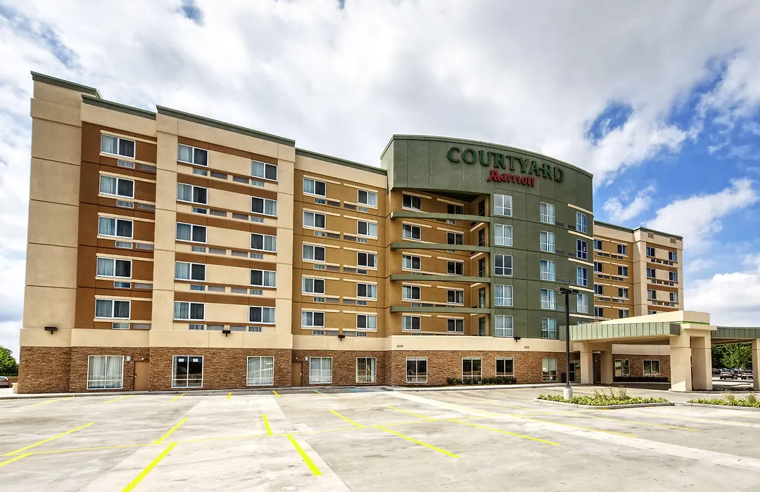 Courtyard By Marriott Westbury Long Island-1