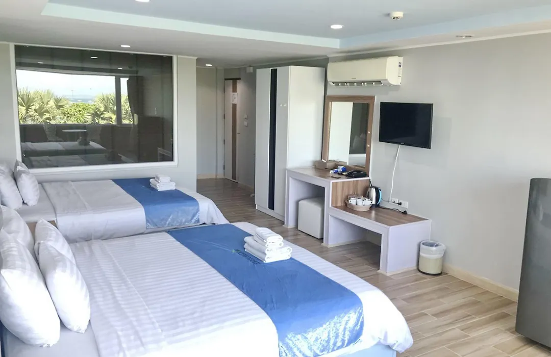 The Beach Front Resort, Pattaya-1