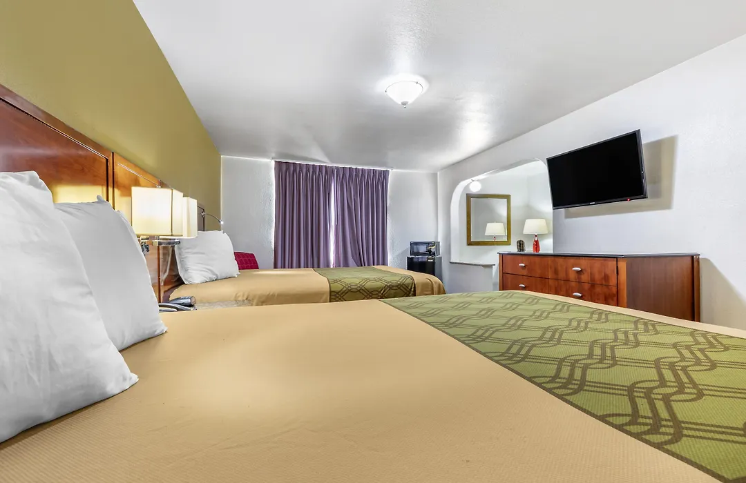 Rose City Inn & Suites-1