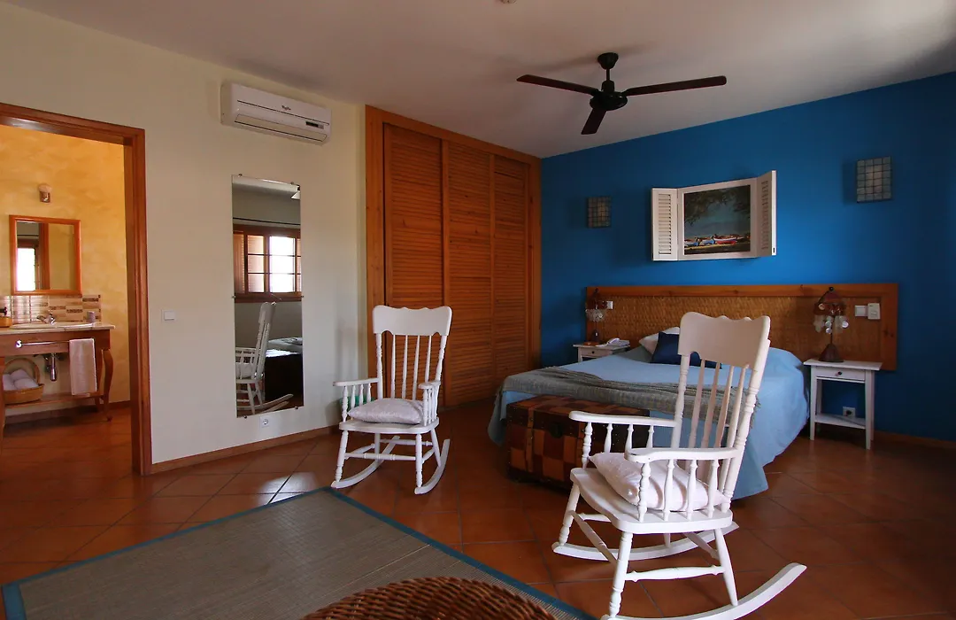 Kira'S Boutique Hotel-1