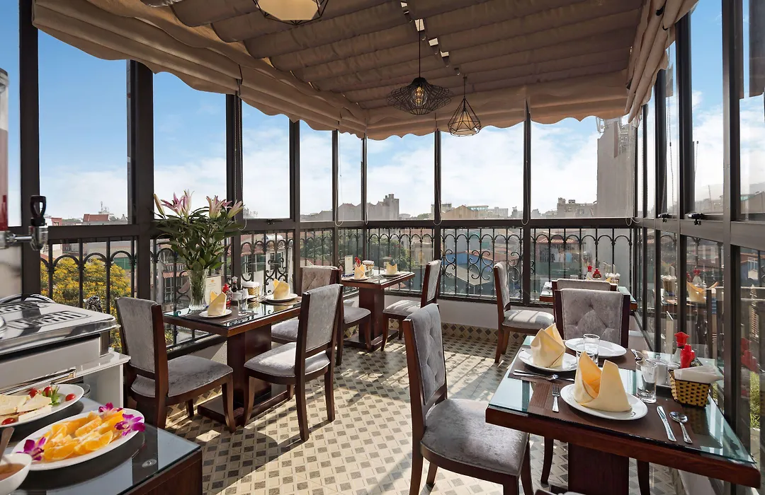 Golden Moon Suite Hotel & Travel-1