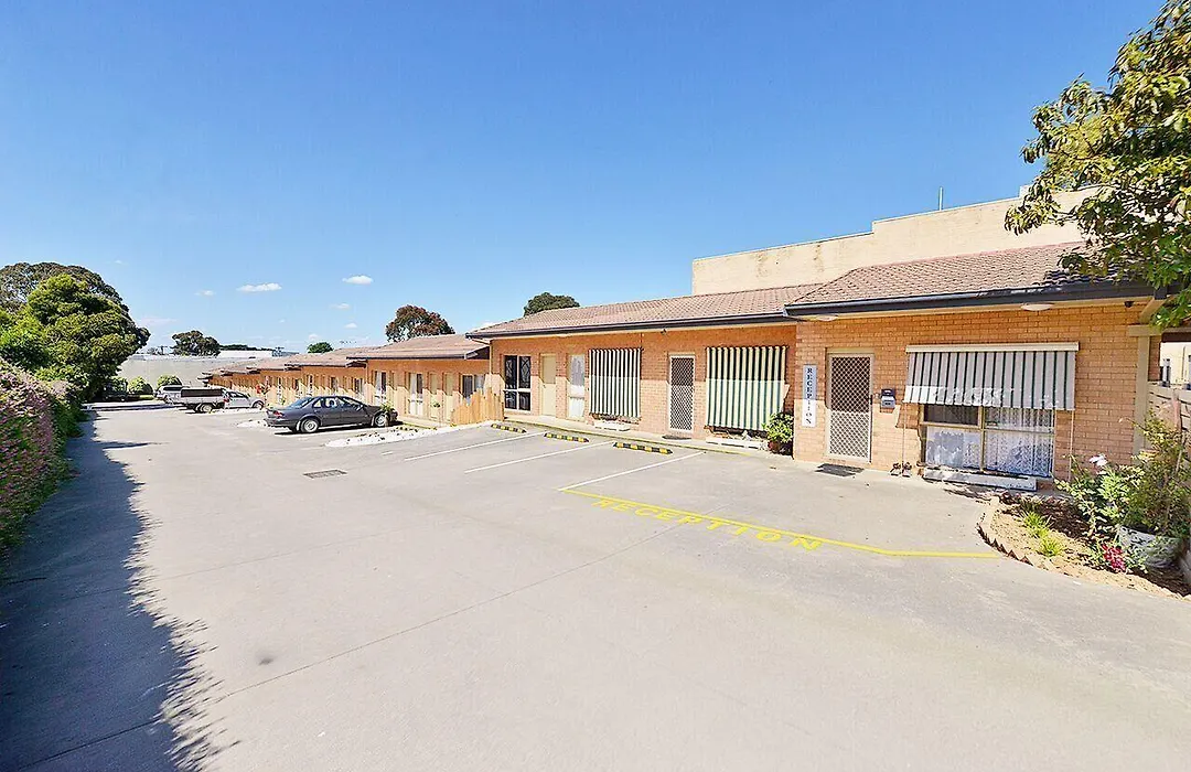 Cranbourne Motor Inn-1