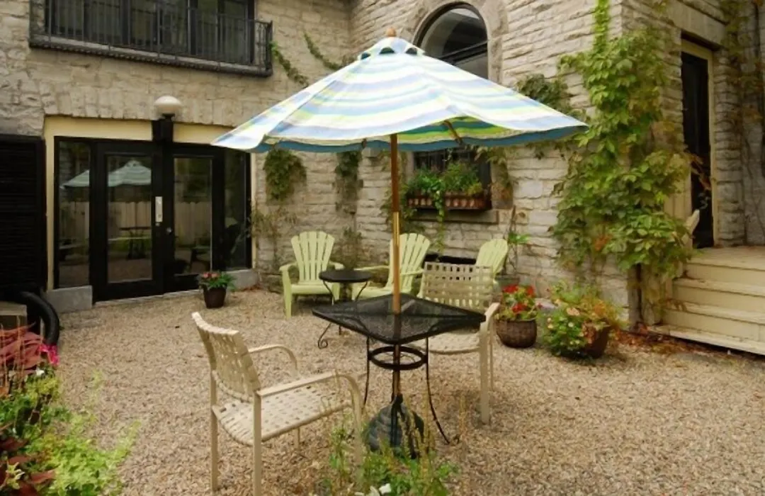 Frontenac Club Inn-1