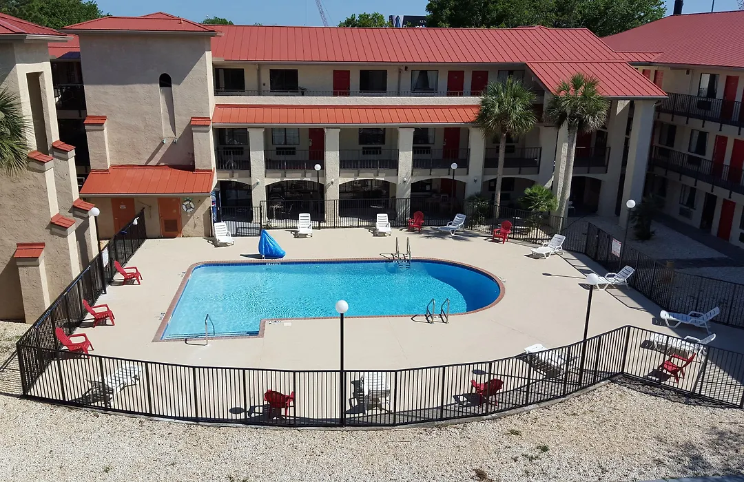 Tricove Inn & Suites-1