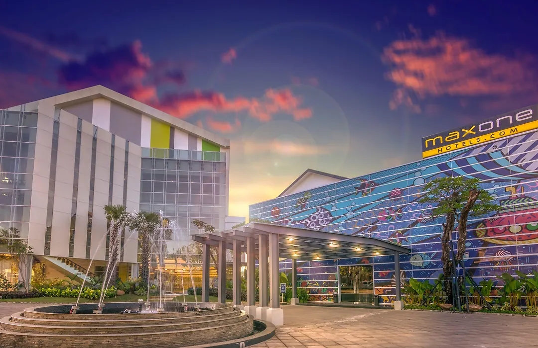 Maxonehotels At Resort Makassar-1