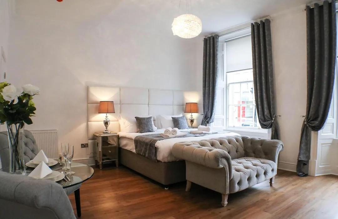 Edinburgh Castle Apartments-1
