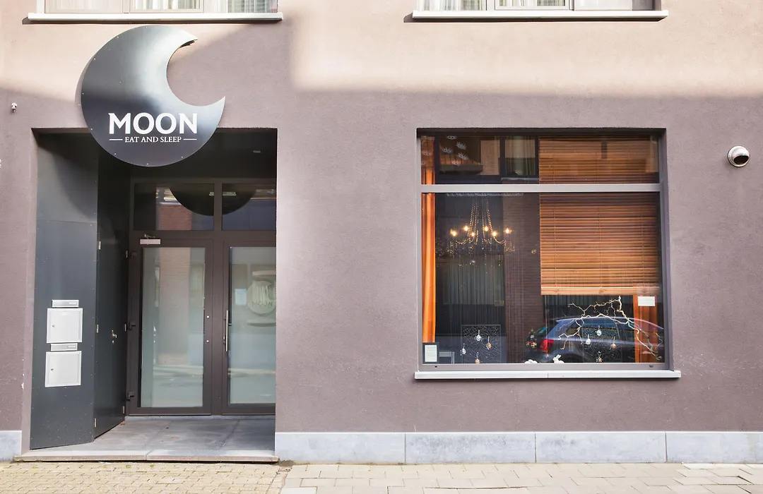 Hotel Moon-1