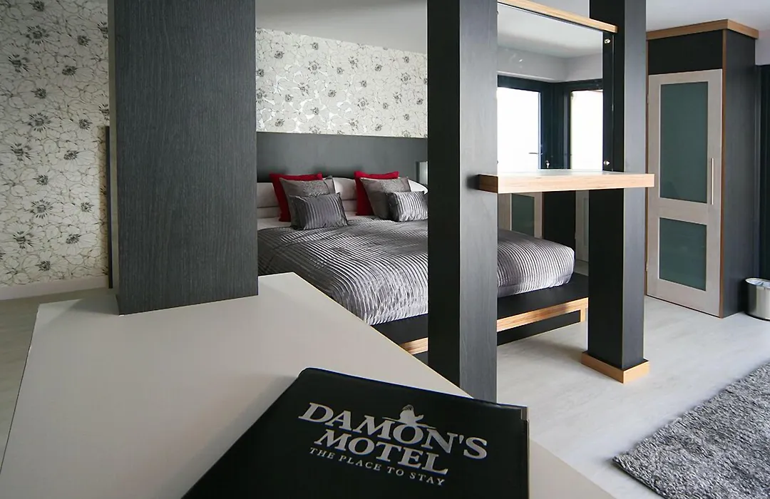 Damon'S Hotel-1