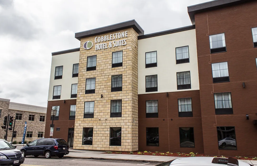 Cobblestone Hotel & Suites - Chippewa Falls-1