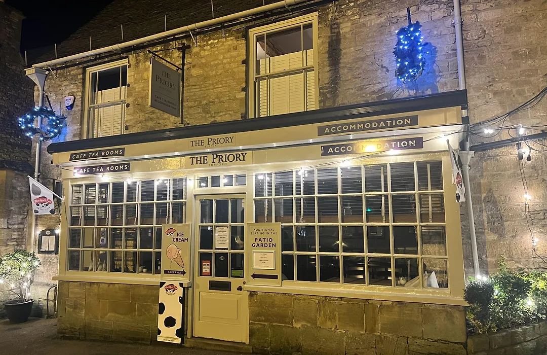 Priory Tearooms Burford With Rooms-1