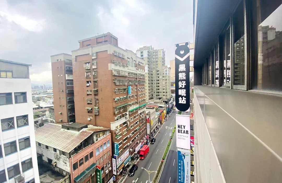 Hey Bear Capsule Hotel-1