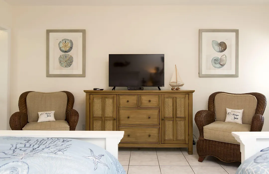 4145 By The Sea Inn & Suites-1