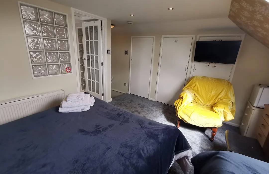 Aquarius B&B-1