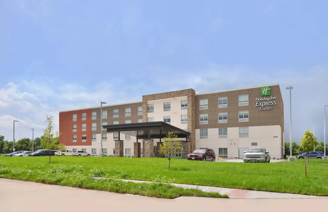 Holiday Inn Express & Suites Omaha Airport By Ihg-1