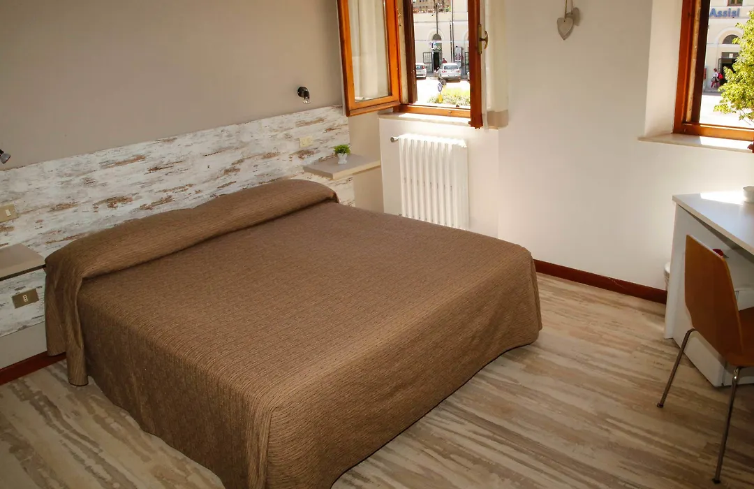 Hotel Mom Assisi-1