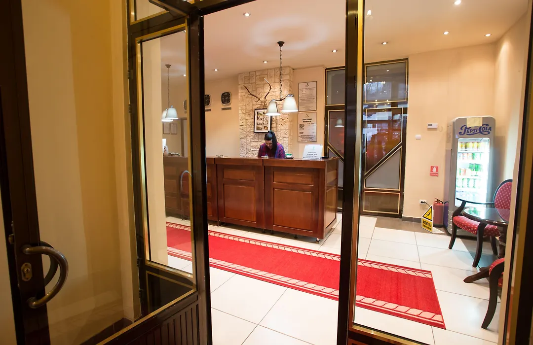 Hotel Rina Cerbul-1