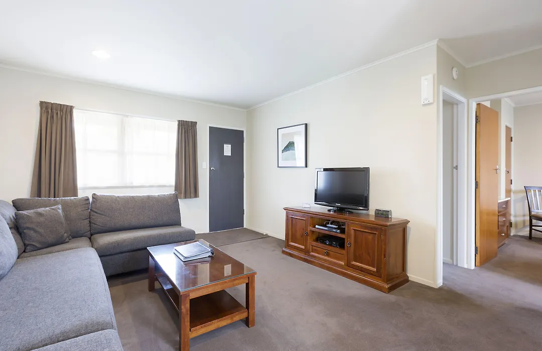 Colonial Court Motor Inn-1