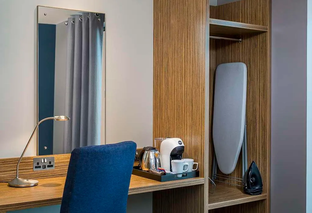 Travelodge London Central Bank-1