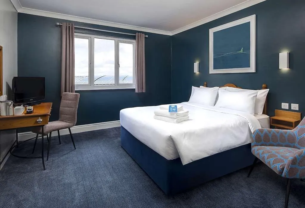 Travelodge Bournemouth Cooper Dean-1