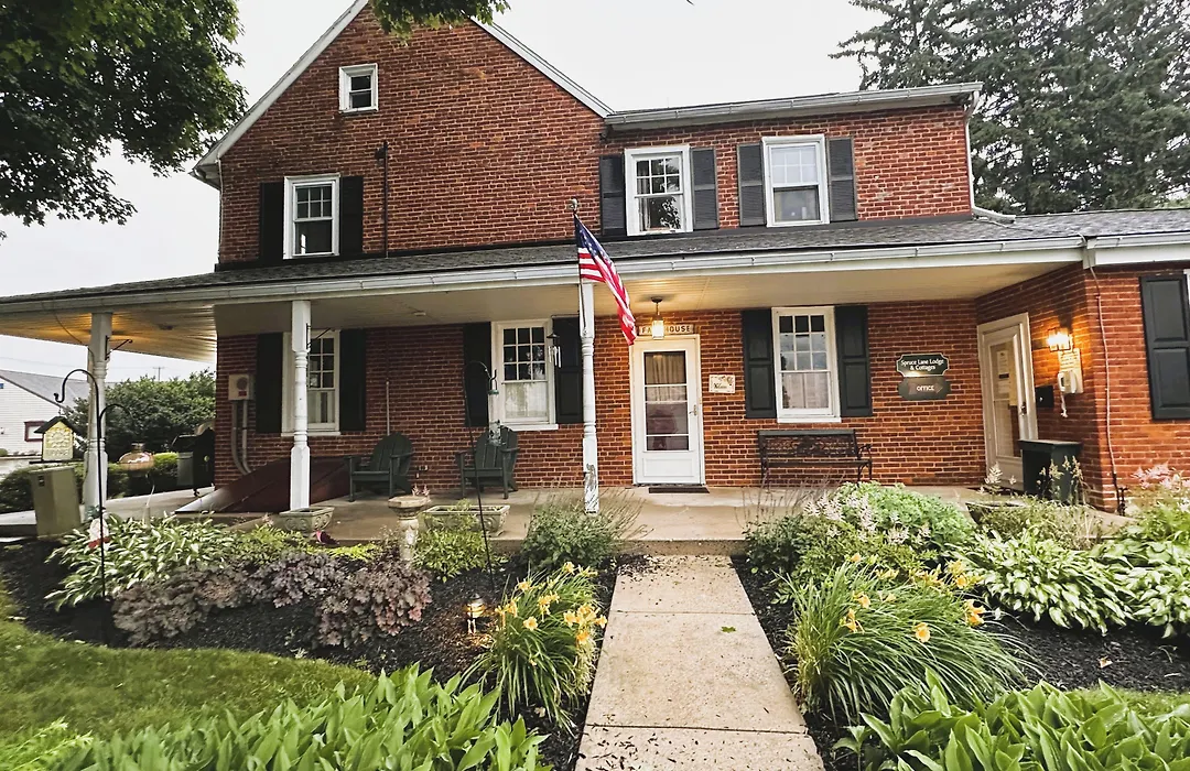 Spruce Lane Lodge And Cottages-1
