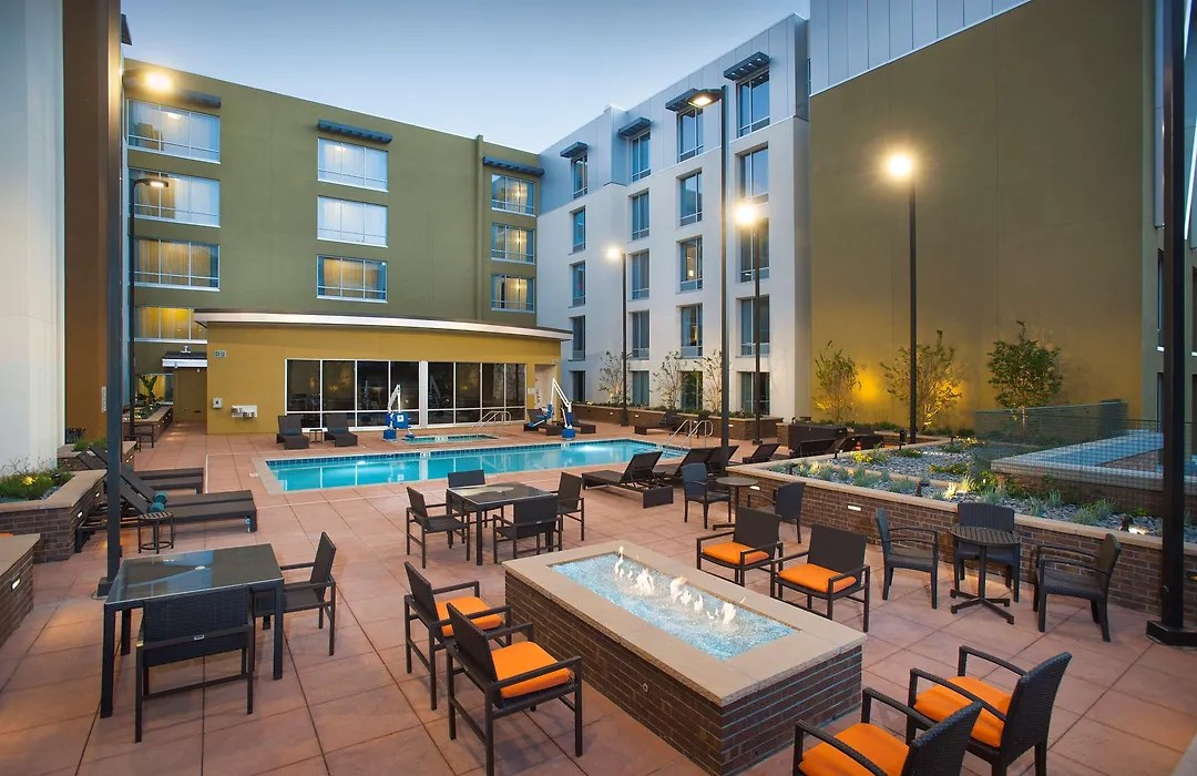 Hilton Garden Inn Burbank Los Angeles-1
