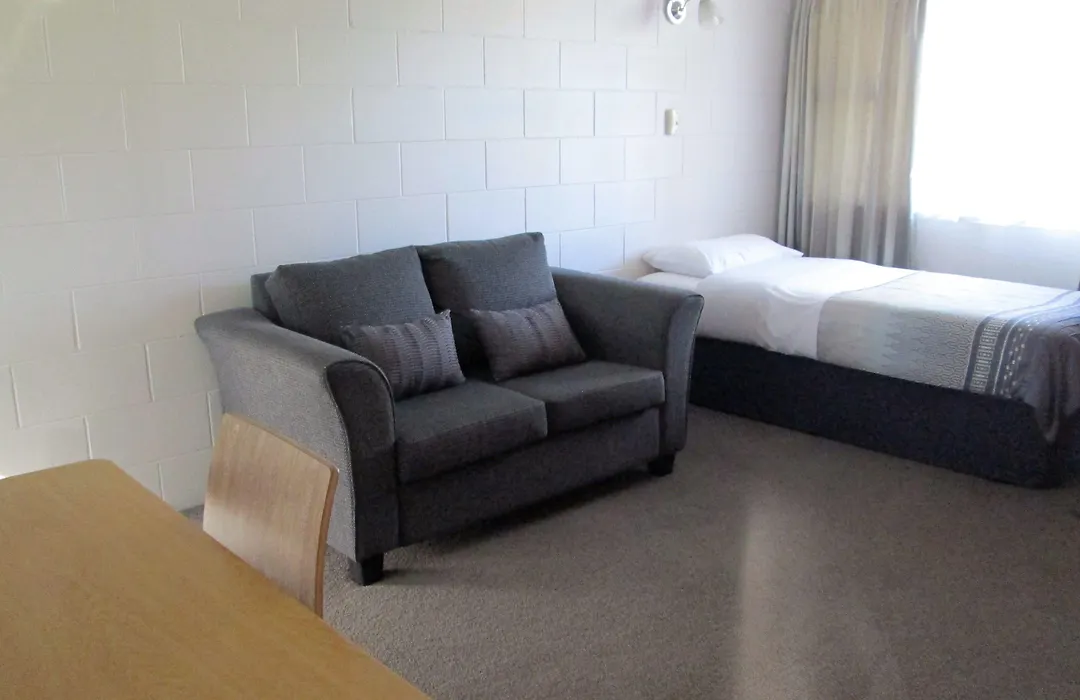 Colonial Motel-1