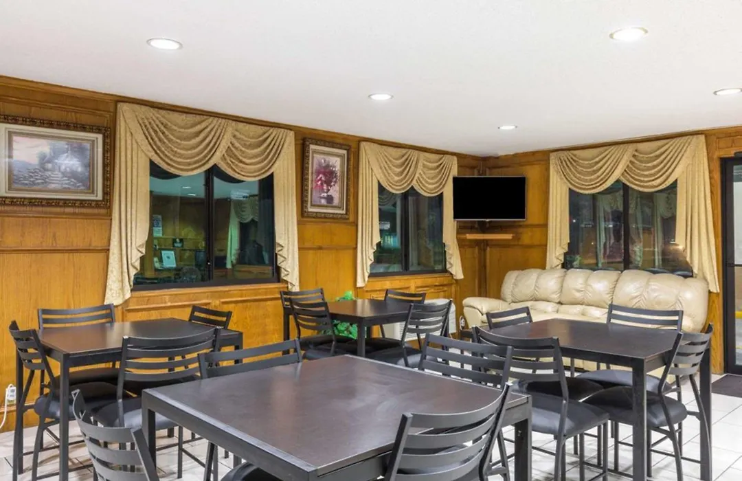 Scottish Inns & Suites-1