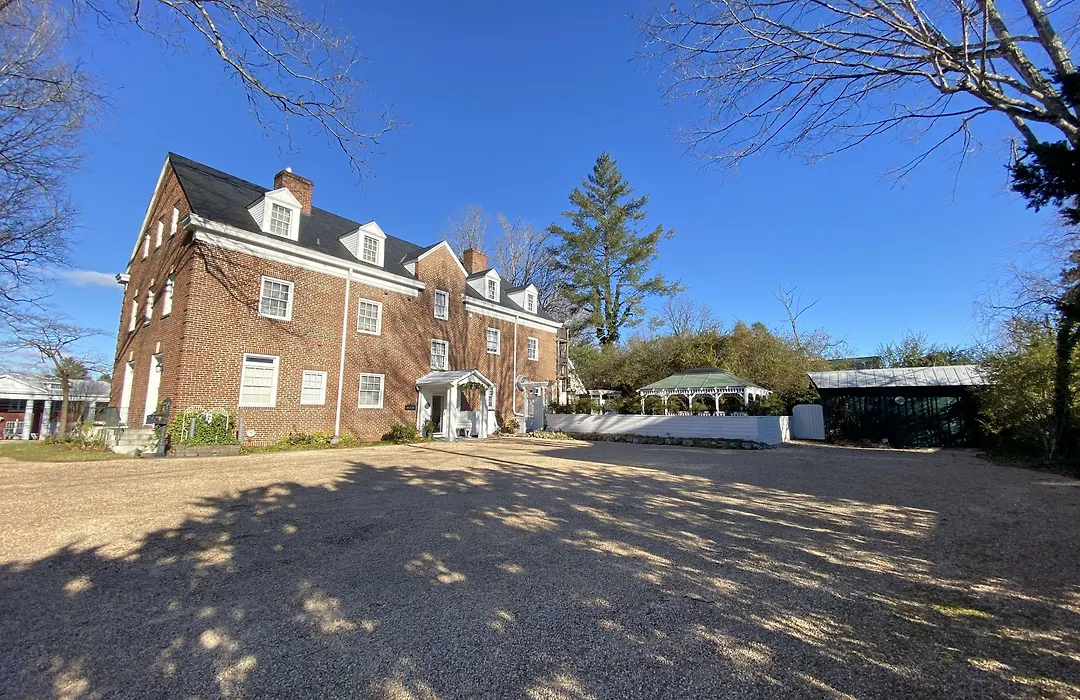 Abigail Inn-1