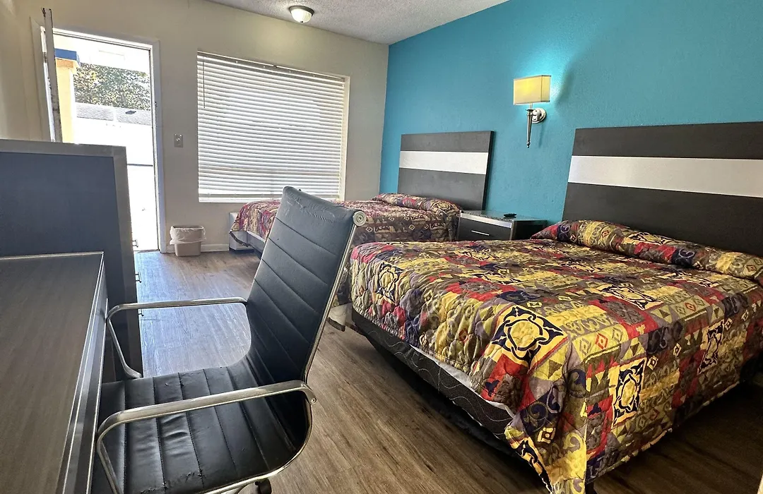 Economy Inn-1