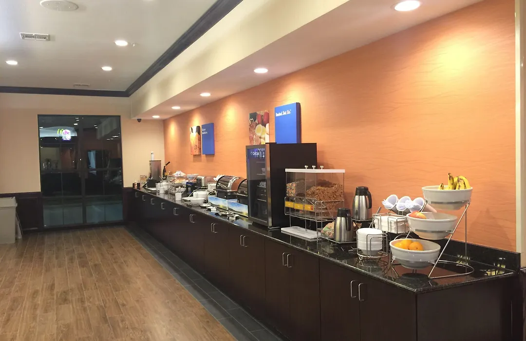 Comfort Inn & Suites Moore - Oklahoma City-1