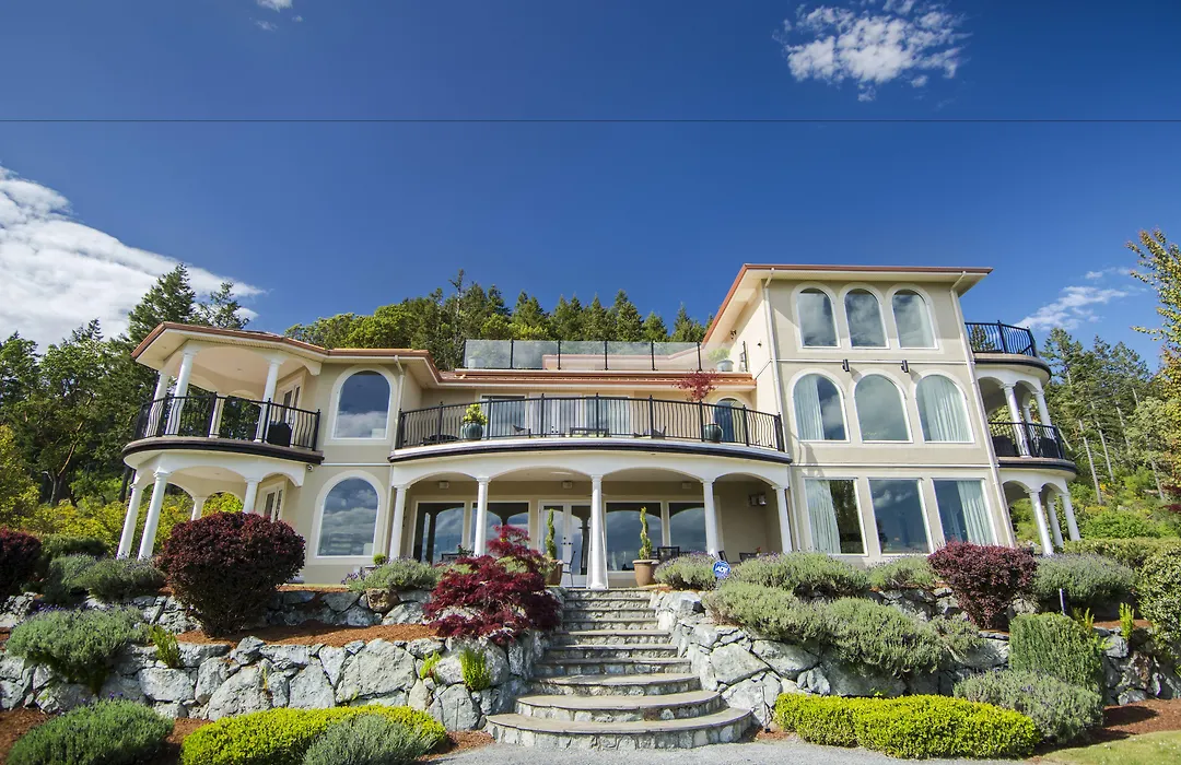 Villa Eyrie Resort-1