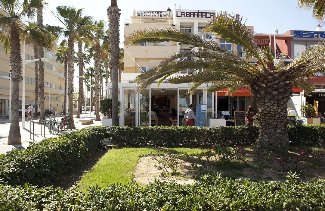 Malvarrosa Beach Rooms-1